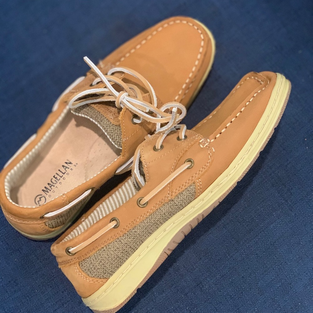 Women’s deck shoe- Magellan (Sperry type!) - Picture 3 of 3